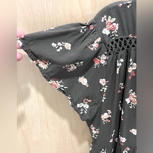 Jamie & Layla Flowered Petite Dress - Picture 5 of 7